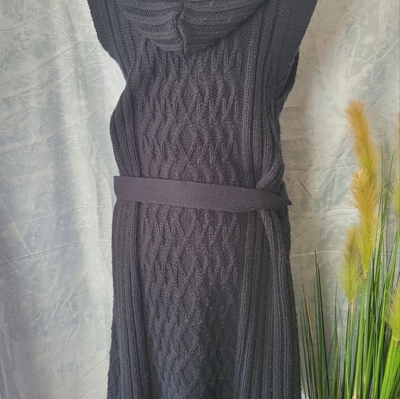 Lady's beautiful knee length sweater - Picture 3 of 4